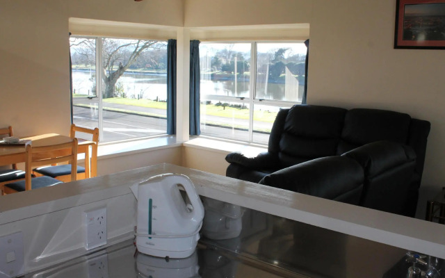 Riverview Motel
