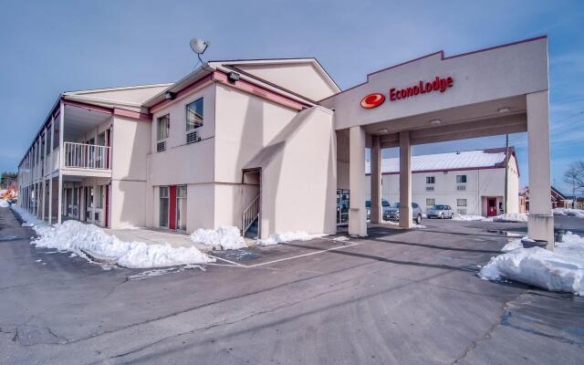 Econo Lodge East