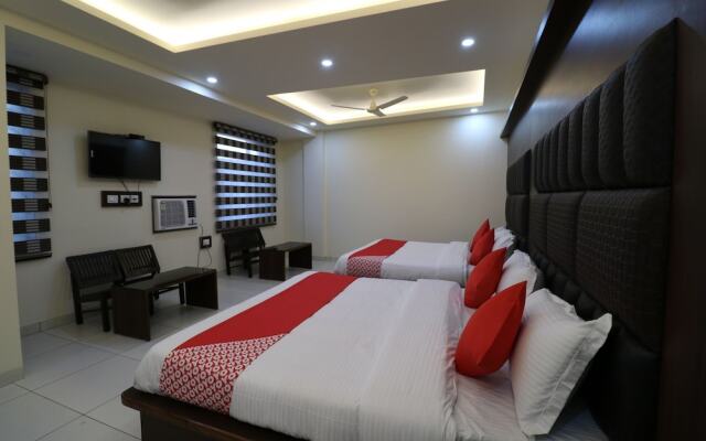 Oyo 37959 Hotel Royal Stay