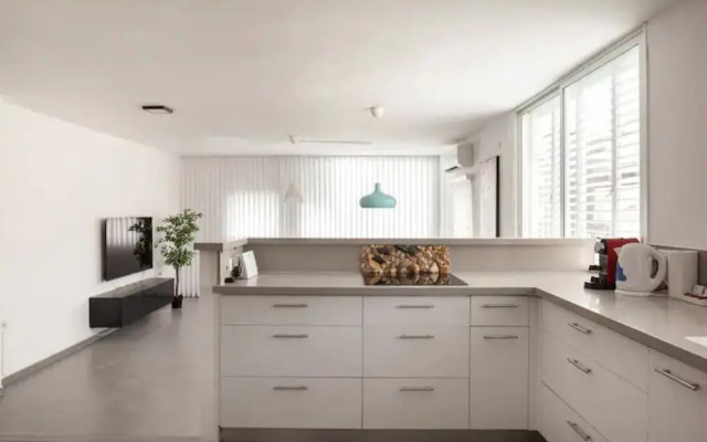Amazing APT Bat-Yam Near Beach