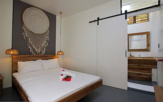 Sip Sunset Hostel and Lounge