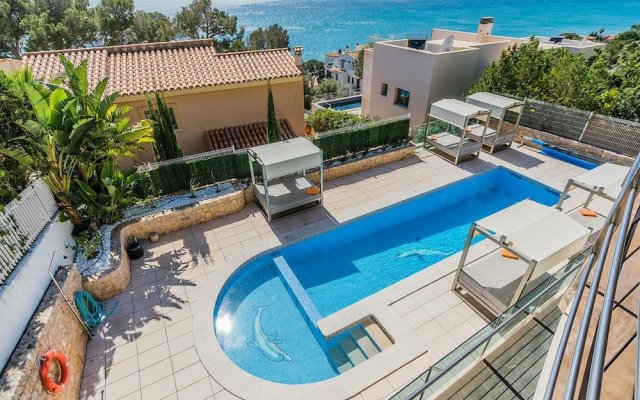 Luxury villa in Alcudia with private pool and 200 meters from the beach