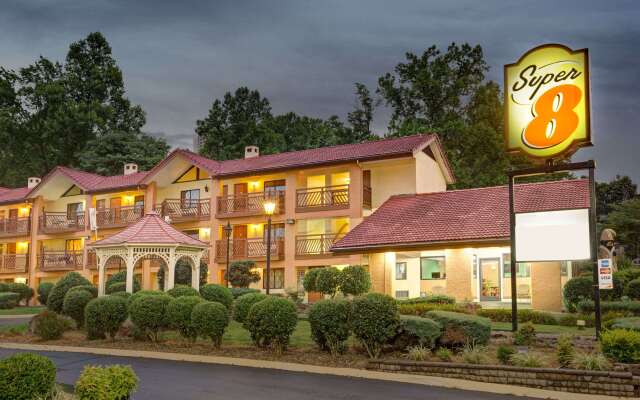 Super 8 by Wyndham Downtown Gatlinburg at Convention Center