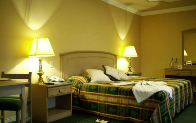 Royal Lodge Hotel