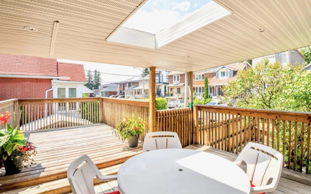 3BR Townhouse - St Clair West Village w Parking