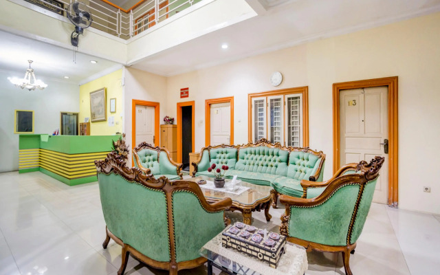 Hotel & Kost 37 by Oyo Rooms