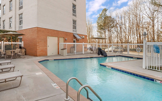Comfort Suites near Birkdale Village- Huntersville