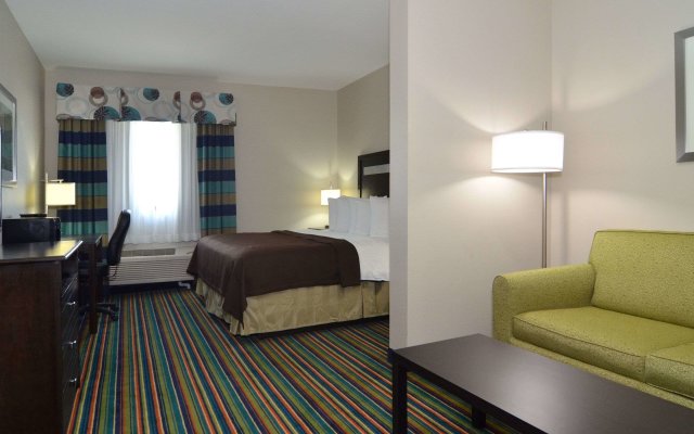 Quality Inn & Suites Kenedy - Karnes City