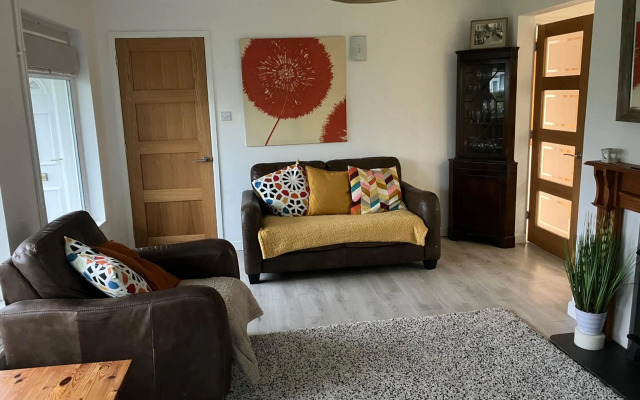 Entire house near beaches, footpaths and shops