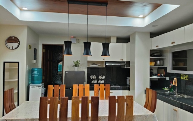 Meek'S Villas Transient House