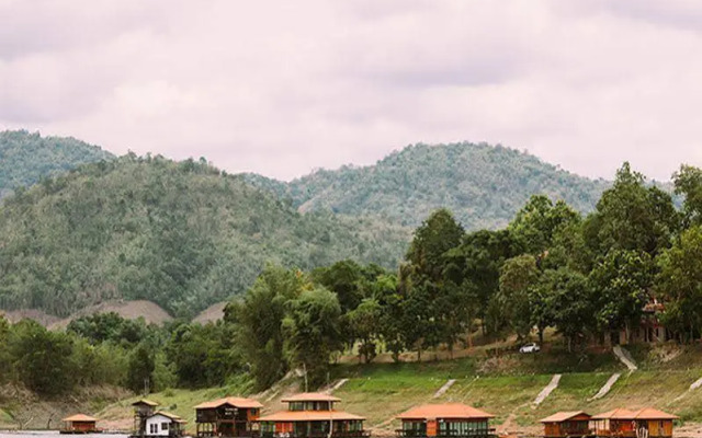 Pufa EngNam Lake Resort