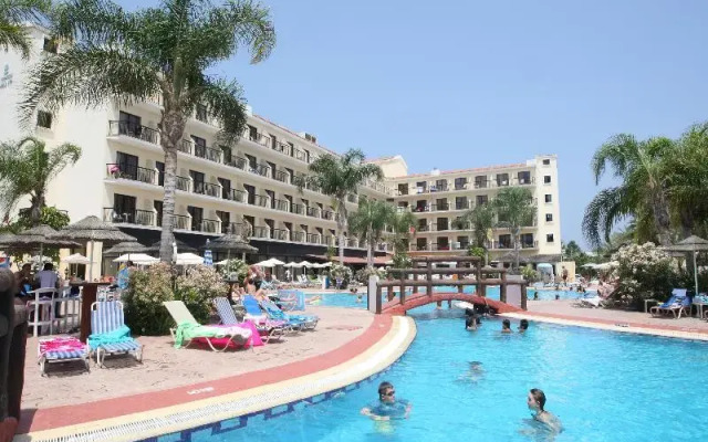 Tsokkos Gardens Hotel & Hotel Apartments