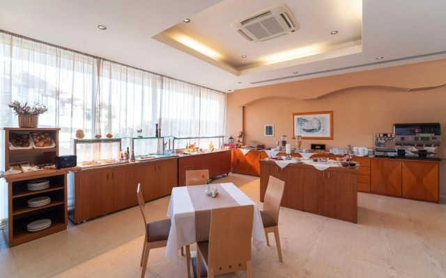 Athineon Hotel