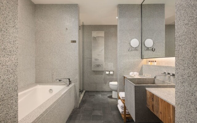 QI Hotel