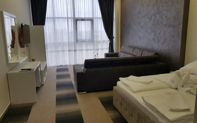 Hotel River