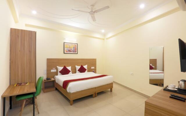 Hotel Lemon Suites & Banquet Noida Sector 62