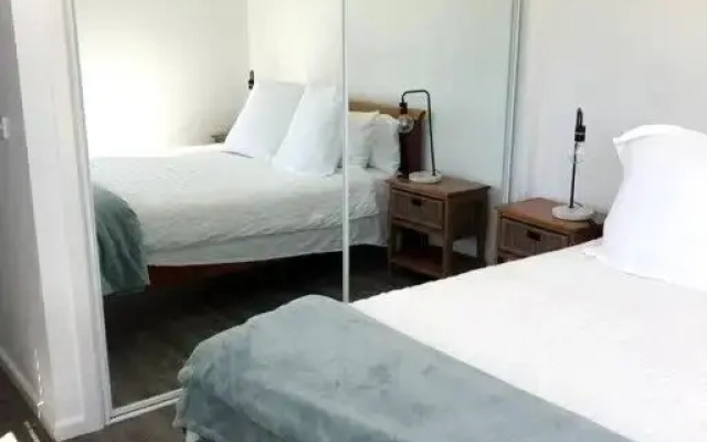 Adorable 1 bedroom guesthouse with firepit