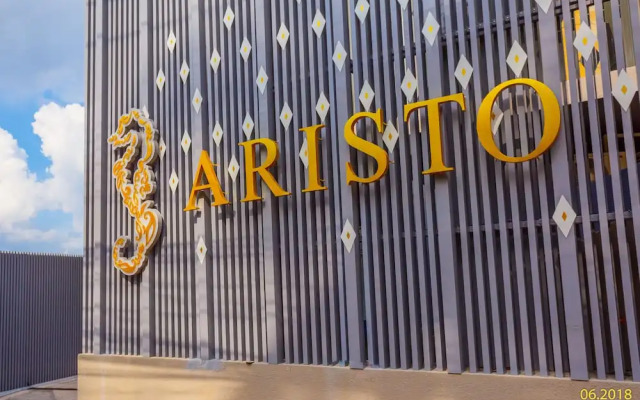 The Aristo Beach Studio by Holy Cow