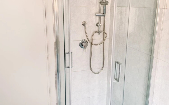 Bb Chic Room With Shared Bathroom in the City