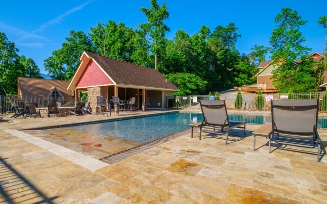 Swimmin in the Smokies - Six Bedroom Chalet