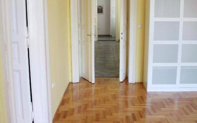 Alessia Apartment City Center