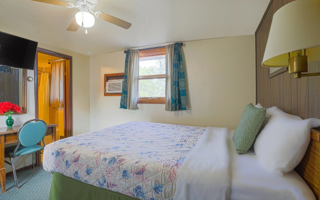 Love Hotels Silver Street by OYO at Hurley WI