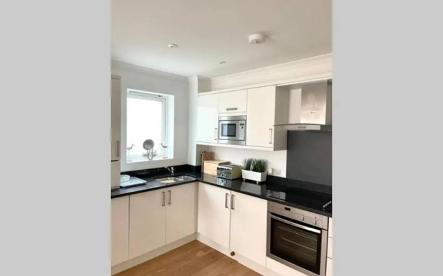Luna Beach - Luxury Carbis Bay Apartment + Parking