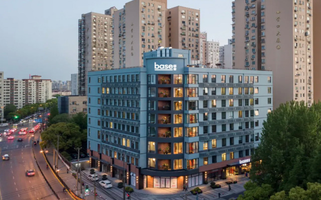 baseLITE HUANGXING Serviced Apartment