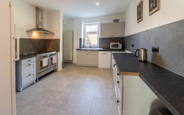 Mansion With Pool & Bar