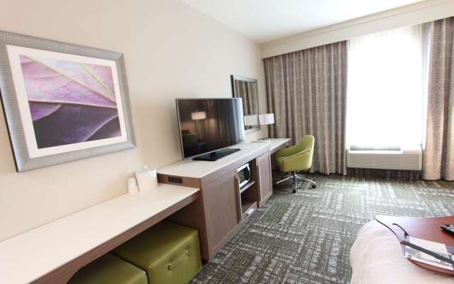 Hampton Inn & Suites Dallas Market Center