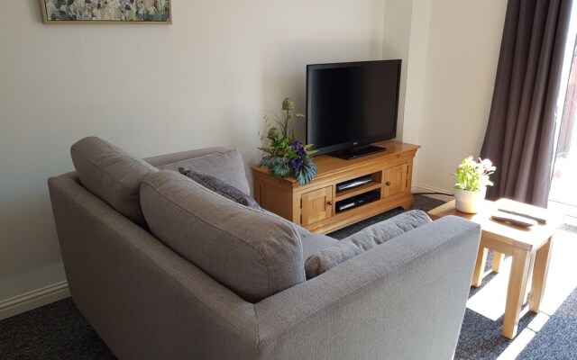 Charming 2-bed House in Torquay