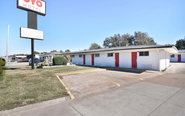 OYO Hotel McAlestar OK S Main St