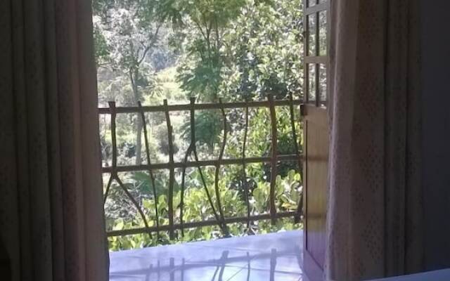 Ëlla Breeze Homestay