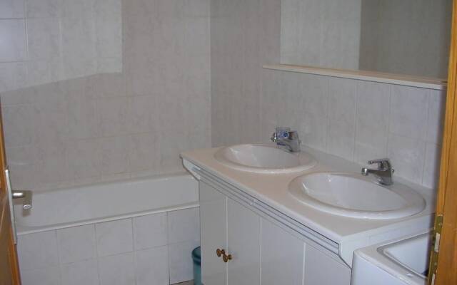 4 Rooms 8 People 3 Exposed South-west