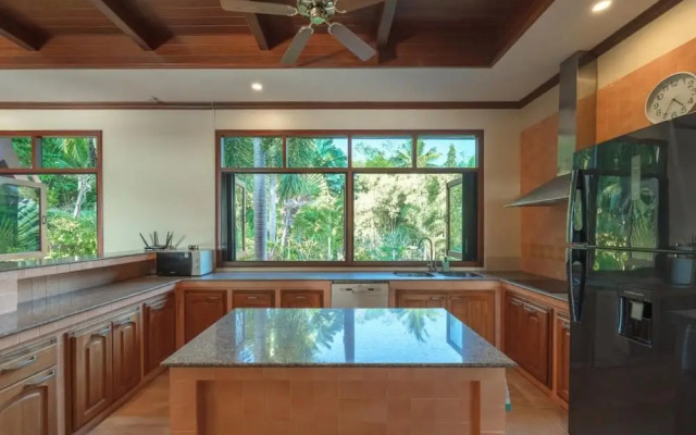 6BR Luxury Retreat in Layan Phuket V159