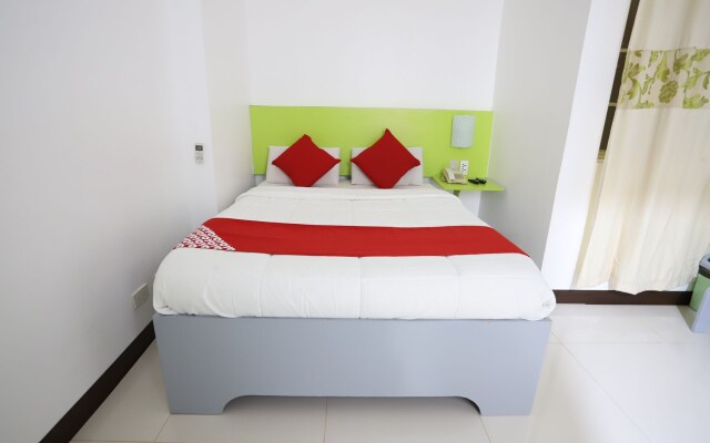 OYO 210 Apple Tree Suites