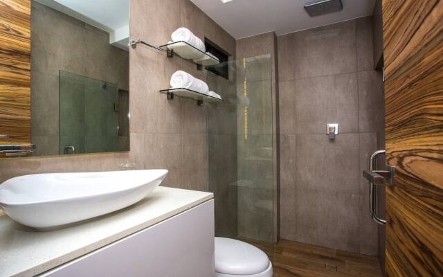 Amazing 2BR Condo w/ Pool+views!! Dream Location!!