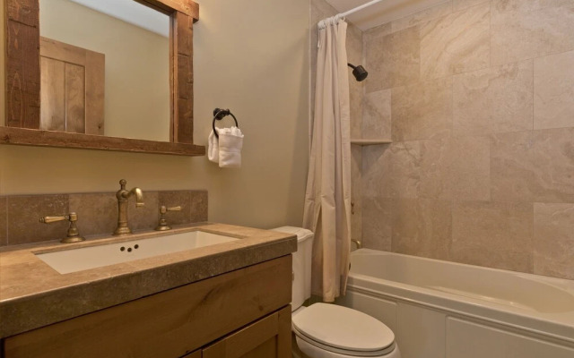 Stonegate #5 5 Bedroom Home by RedAwning