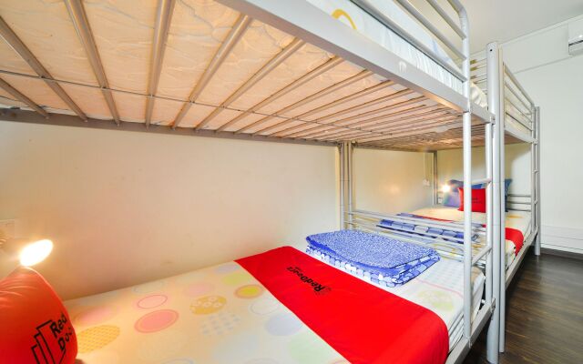 Happy Snail Hostel