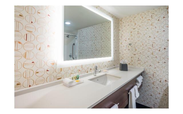 Holiday Inn Roanoke Airport – Conference CTR by IHG