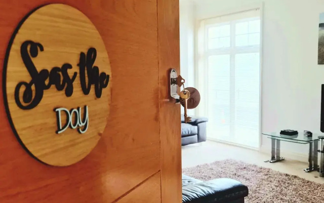 Seas the Day - Luxury Beach Apartment - Sleeps 4