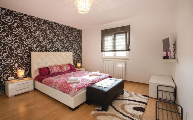 Awesome Home in Rovinj with Hot Tub, WiFi & 2 Bedrooms