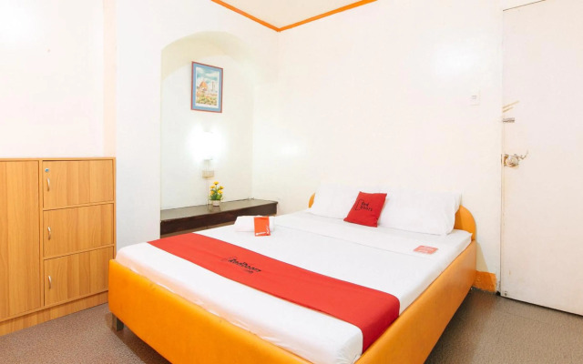 RedDoorz near East Avenue Medical Center