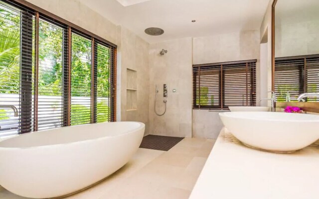 3 Bedroom Pure Luxury Lipa Noi