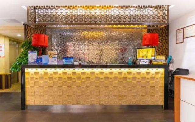 Mingyue Business Hotel(Huaqiang North subway station store)