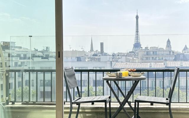 1610B - Stunning studio with Champs Elysées Views!