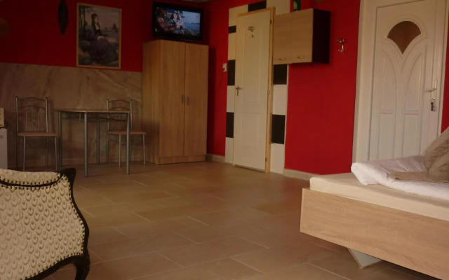 R1 Rolléder Apartman-ház