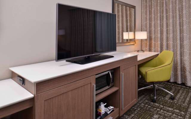 Hampton Inn & Suites Dallas Market Center