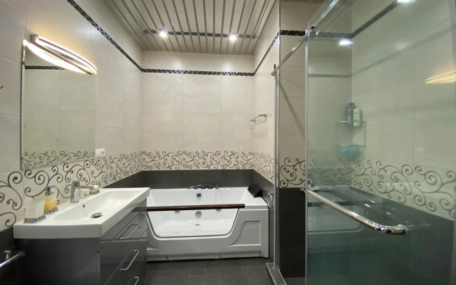 Kajaznuni Street, 3 bedrooms Luxury & Unique apartment QA444