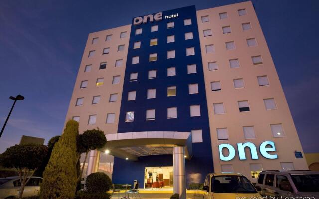 One Querétaro Plaza Galerías